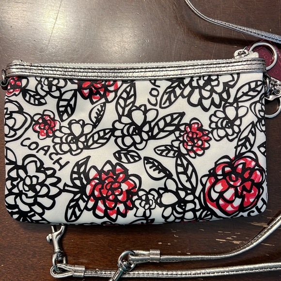Coach Poppy Floral Graffiti wristlet - Picture 4 of 5